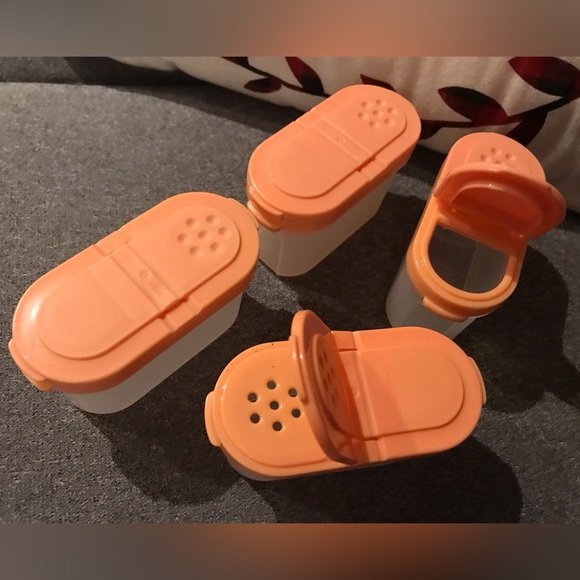 Vintage Lot of Tupperware 4 Peach Modular Mates Spice Shakers - Picture 3 of 3